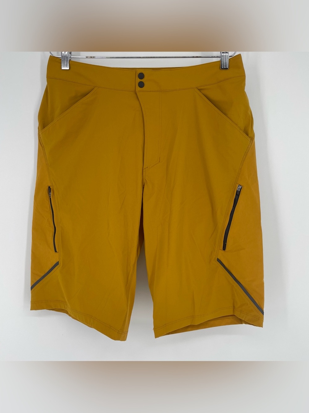 Showers Pass
Cross Country DWR Short - Men's 36 bike cycling 12” inseam